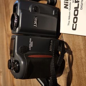 Nikon Coolpix 995 Digital Camera - Black